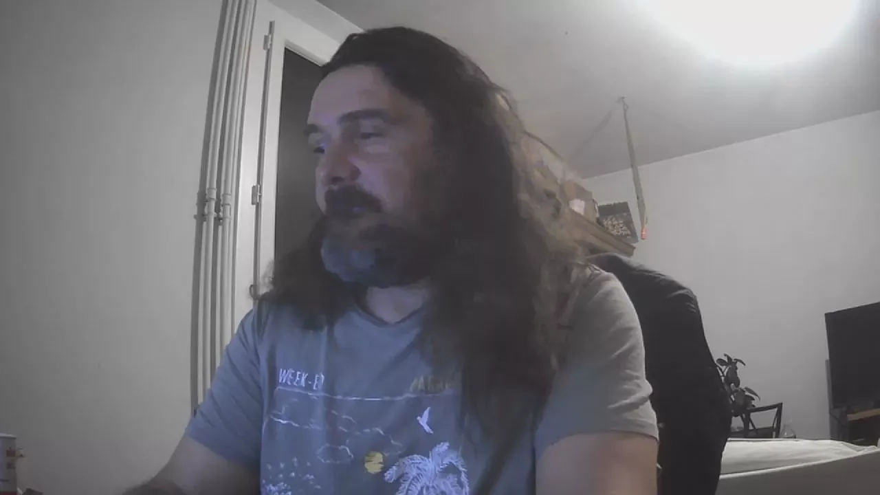 Offline nicolas07a on Cam4