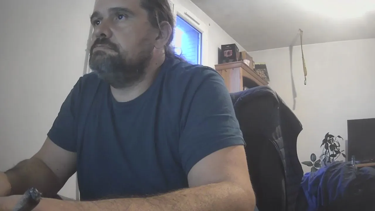 Offline nicolas07a on Cam4