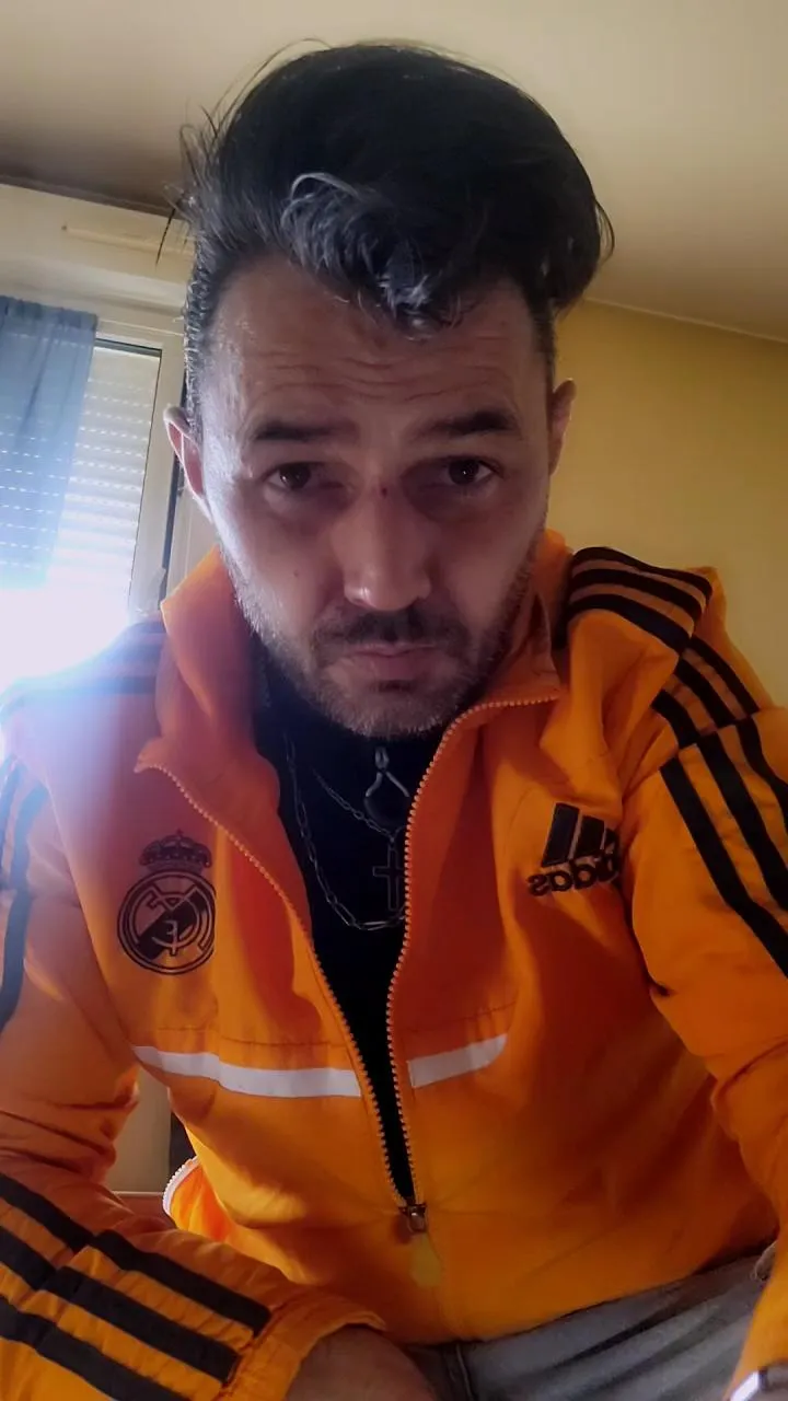 Offline nicolas1904 on Cam4