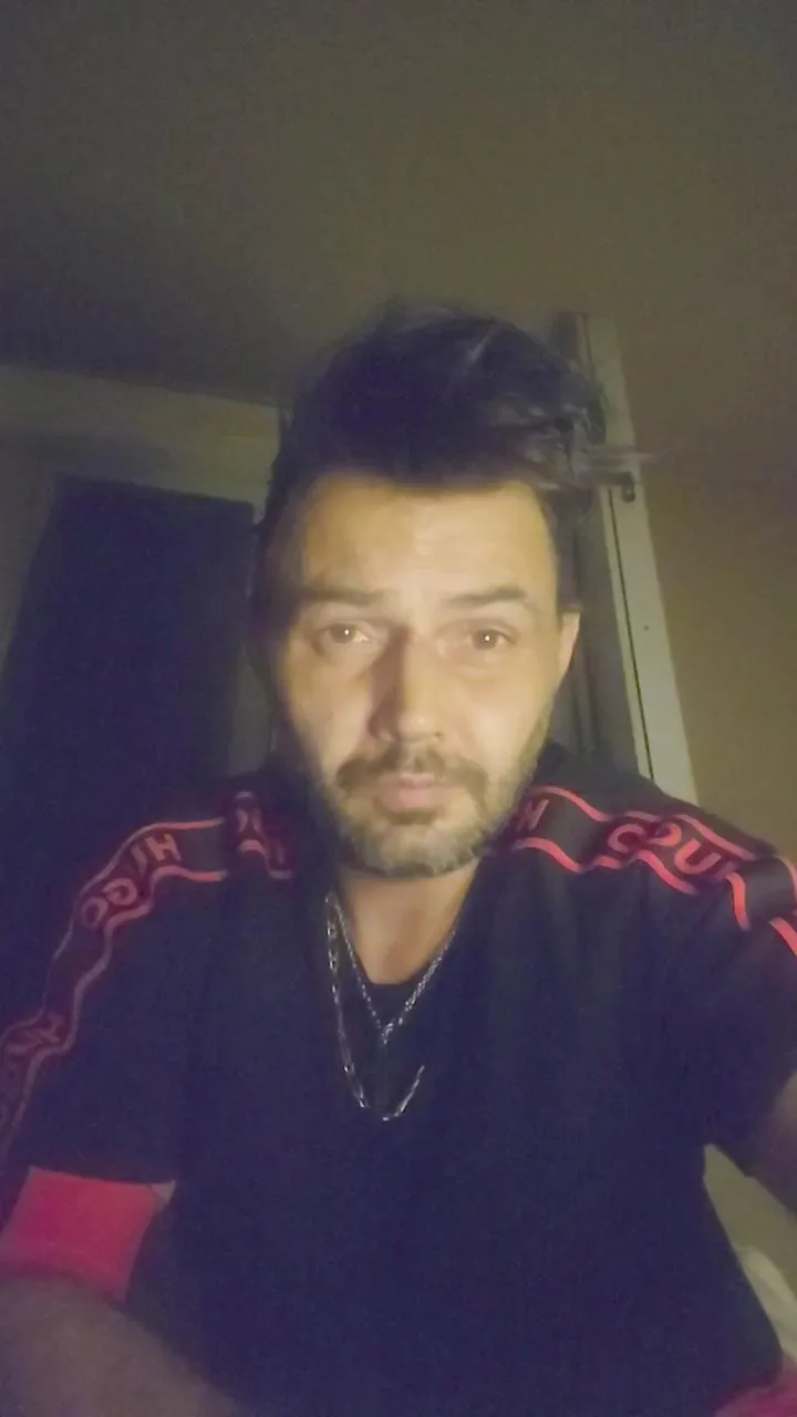 Offline nicolas1904 on Cam4