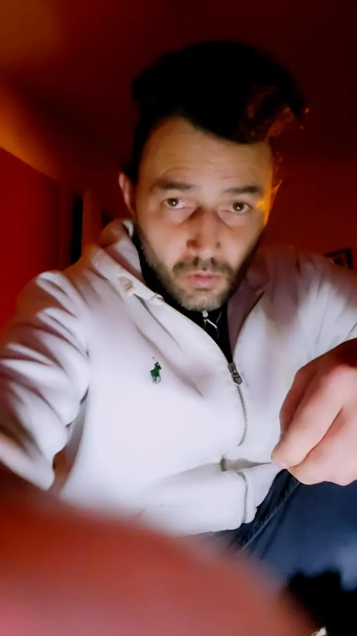 Offline nicolas1904 on Cam4