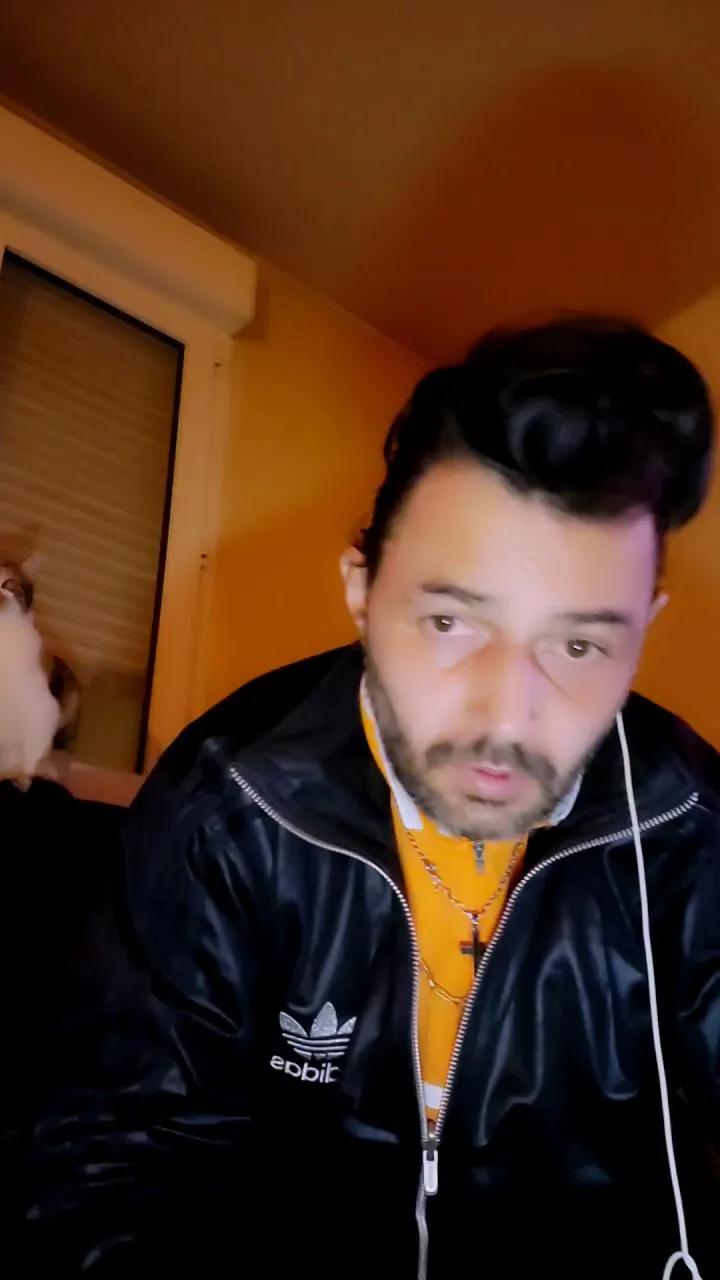 Offline nicolas1904 on Cam4