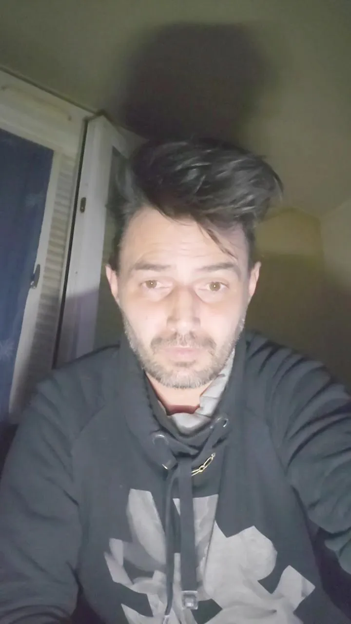 Offline nicolas1904 on Cam4