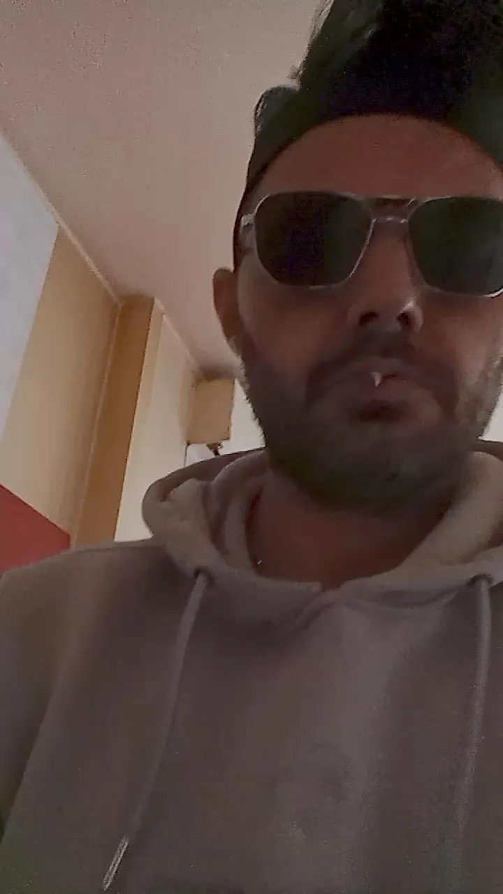 Offline nicolas1904 on Cam4