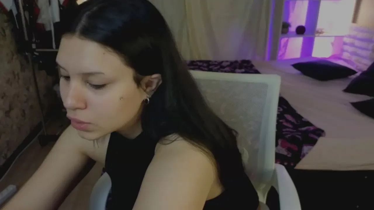 Offline NicolePars on Cam4