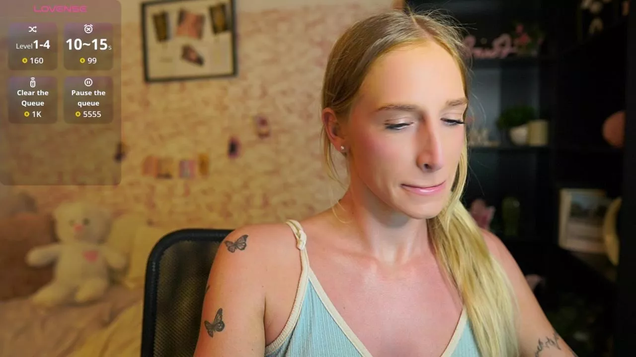 Offline Nicolette__Shea on Cam4