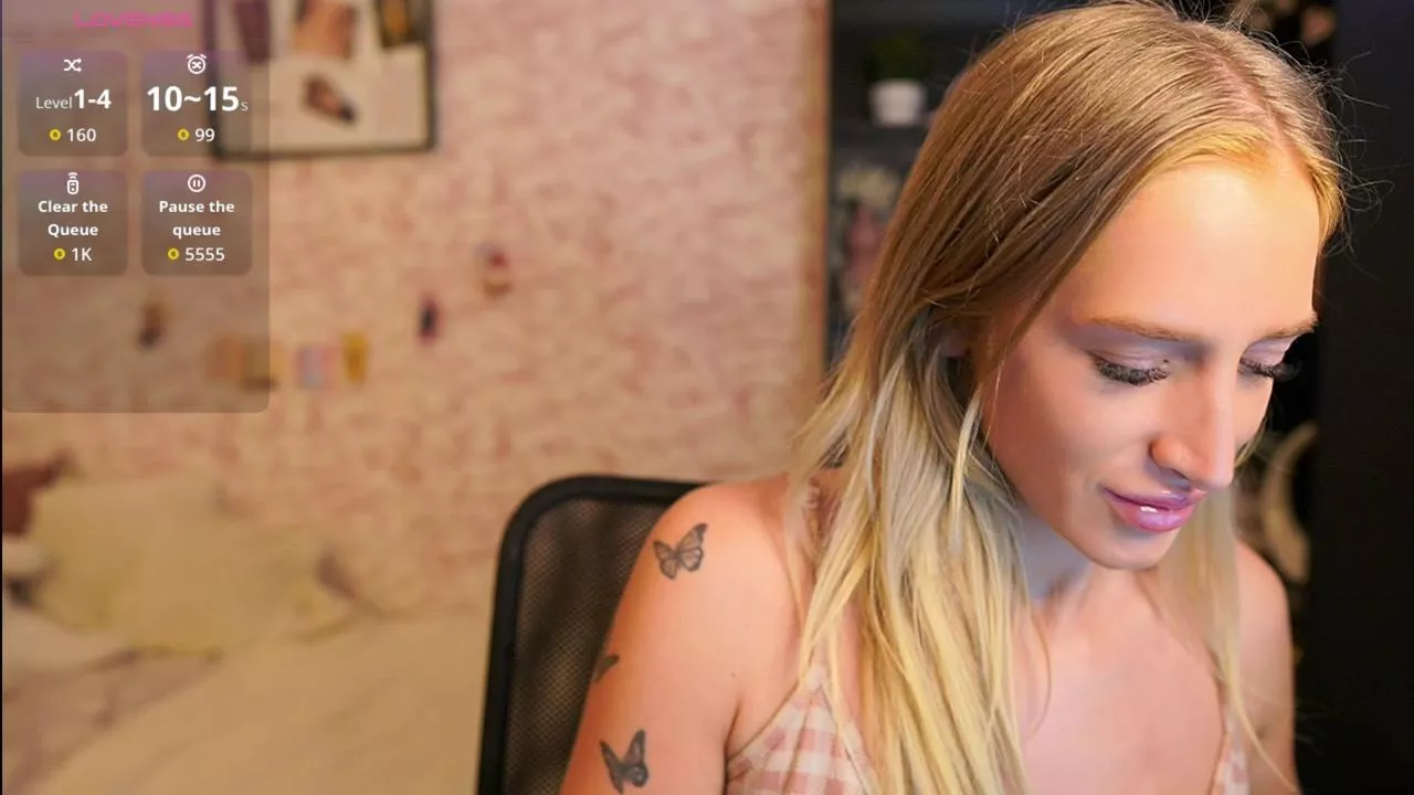 Offline Nicolette__Shea on Cam4