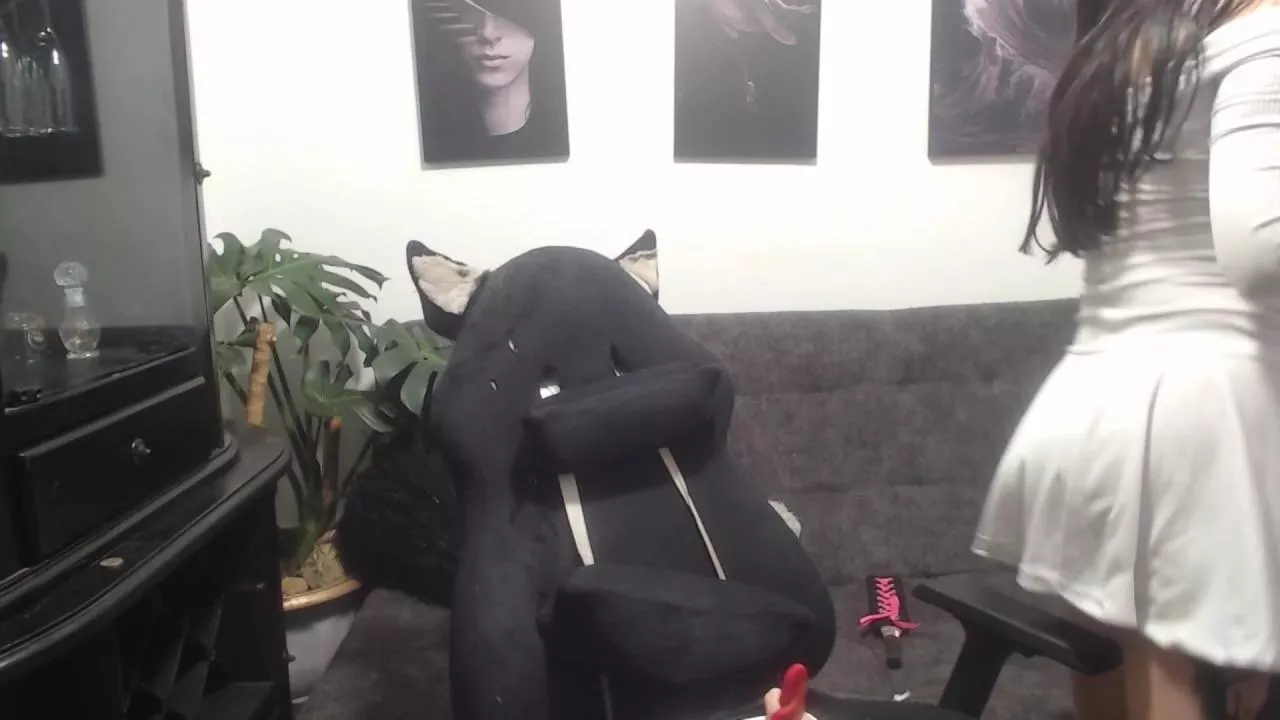 Offline Nicolette_V on Cam4