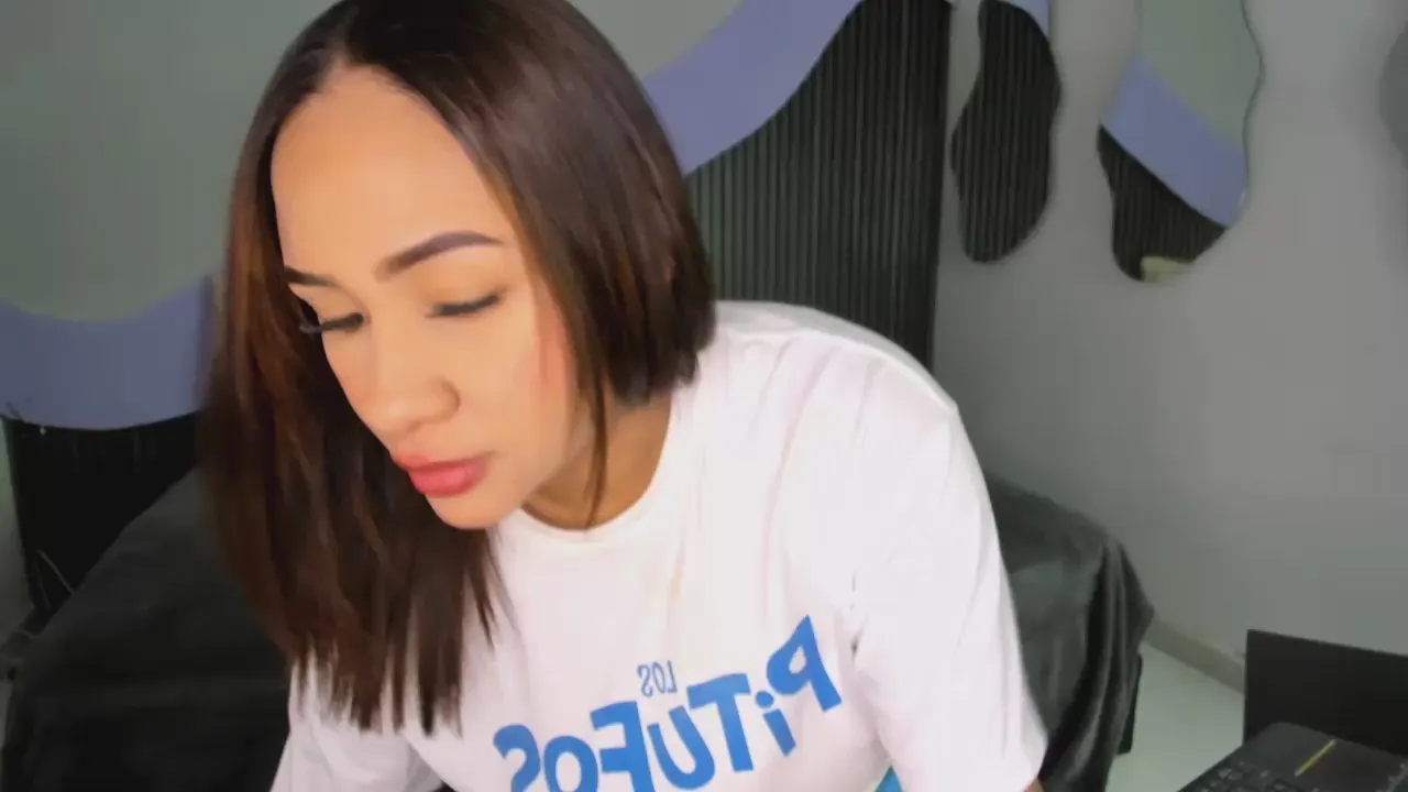 Offline Nicolle_Mariee on Cam4