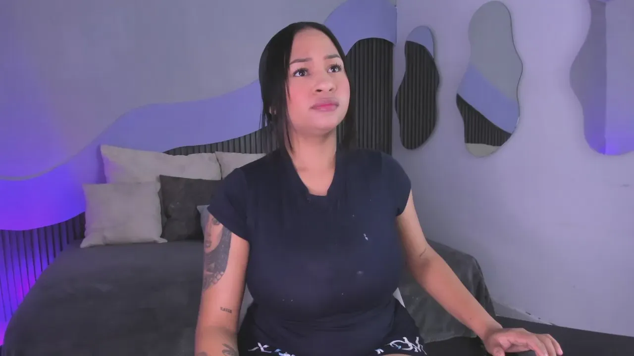 Offline Nicolle_Mariee on Cam4