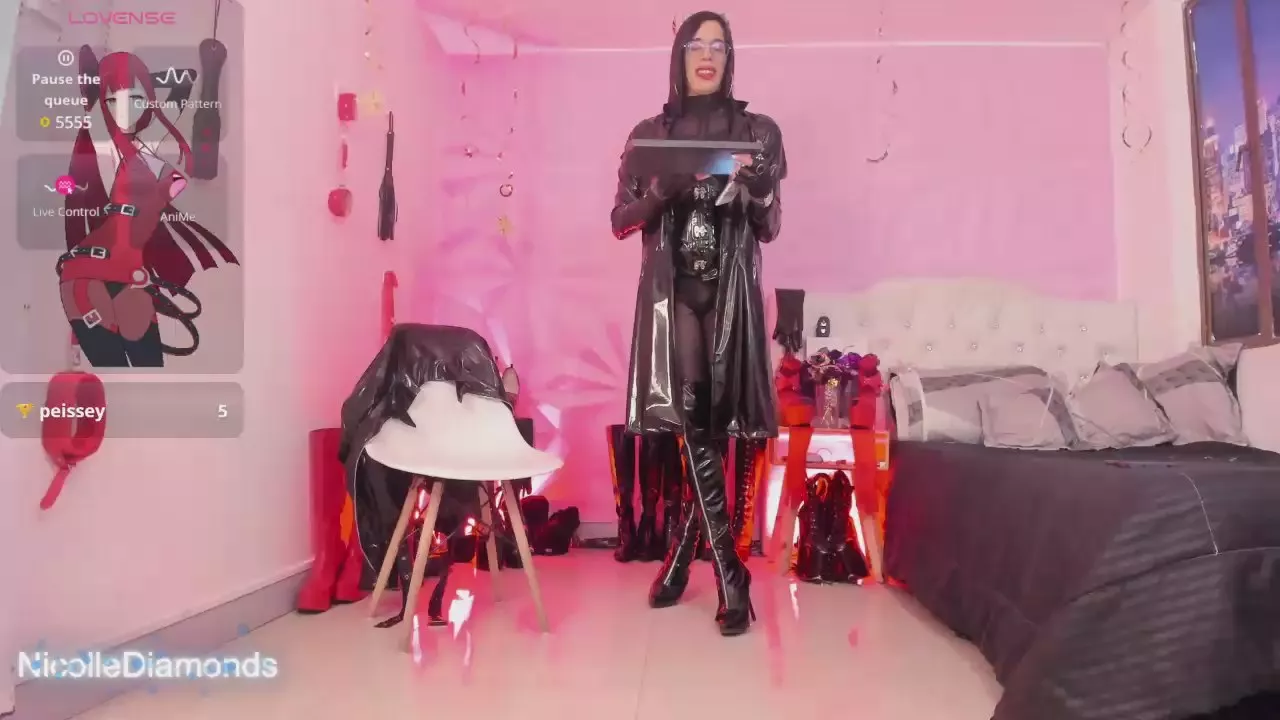 Offline NicolleDiamonds on Cam4