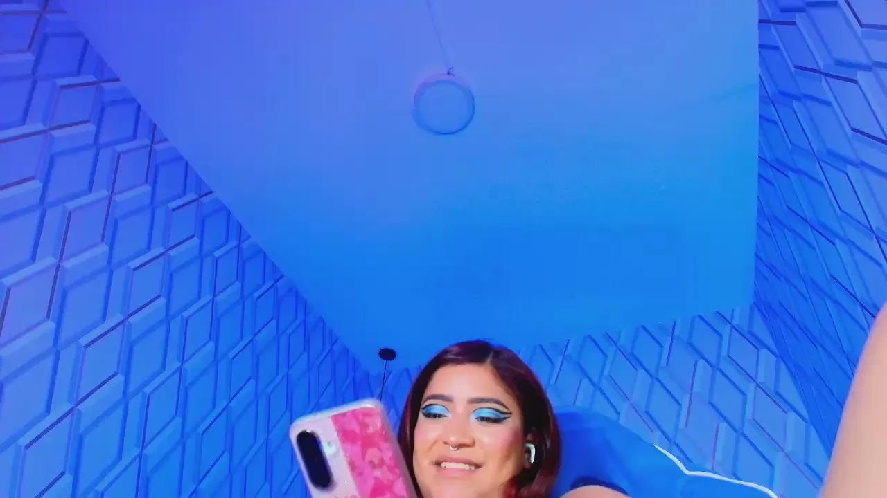 Offline Nicolletaylor on Cam4