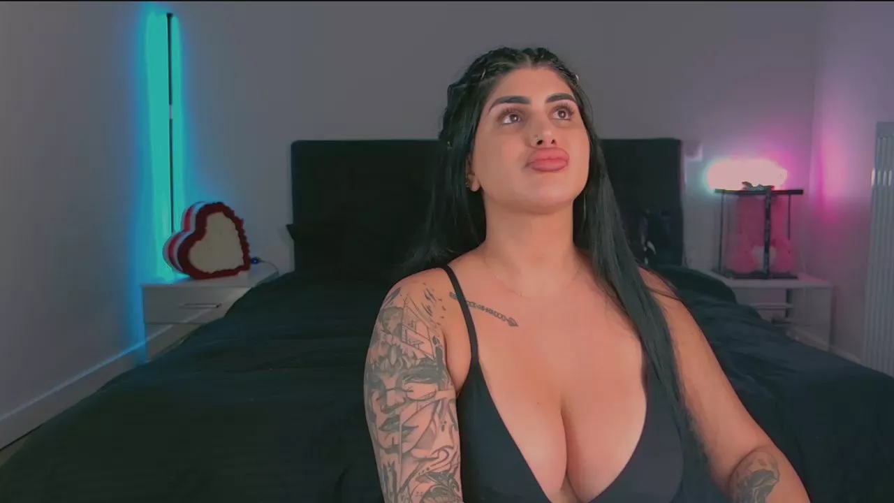 Offline NinaRosee on Cam4