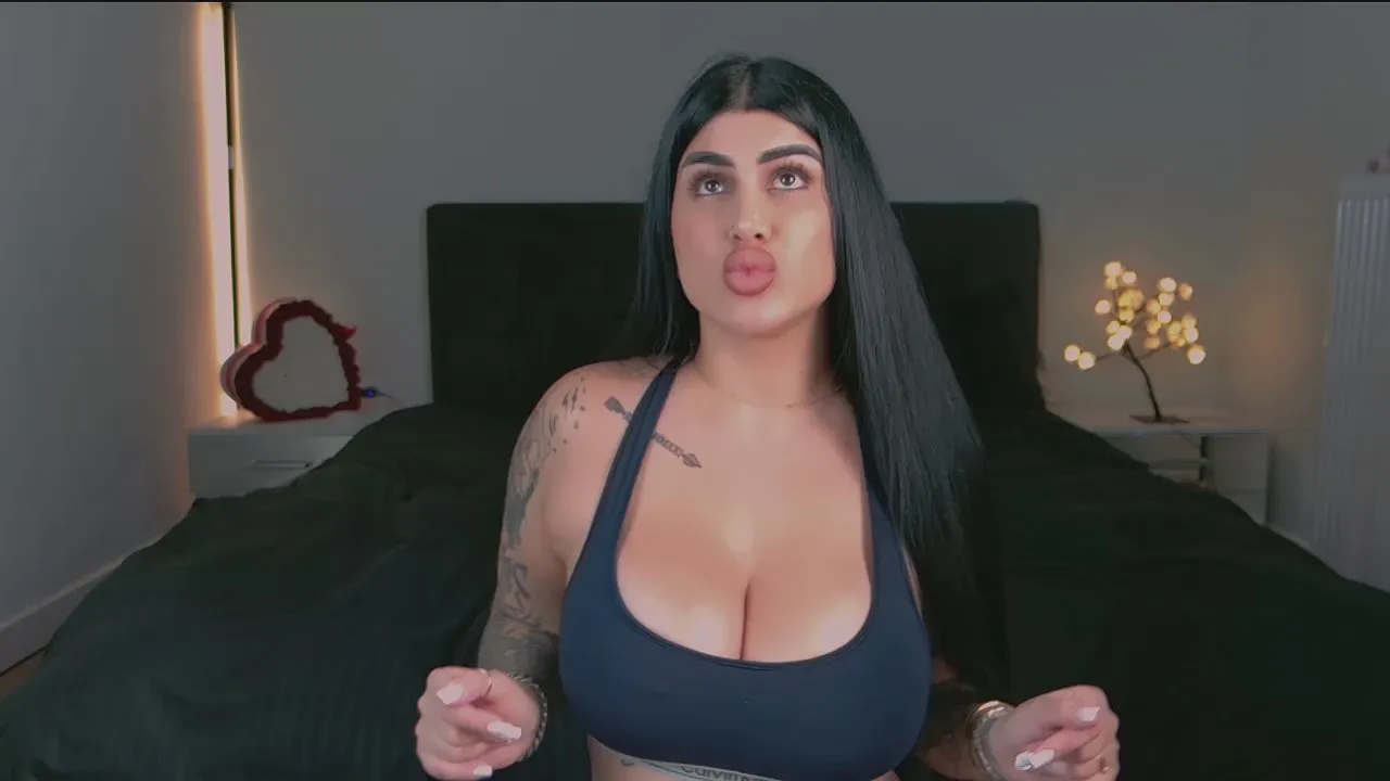 Offline NinaRosee on Cam4