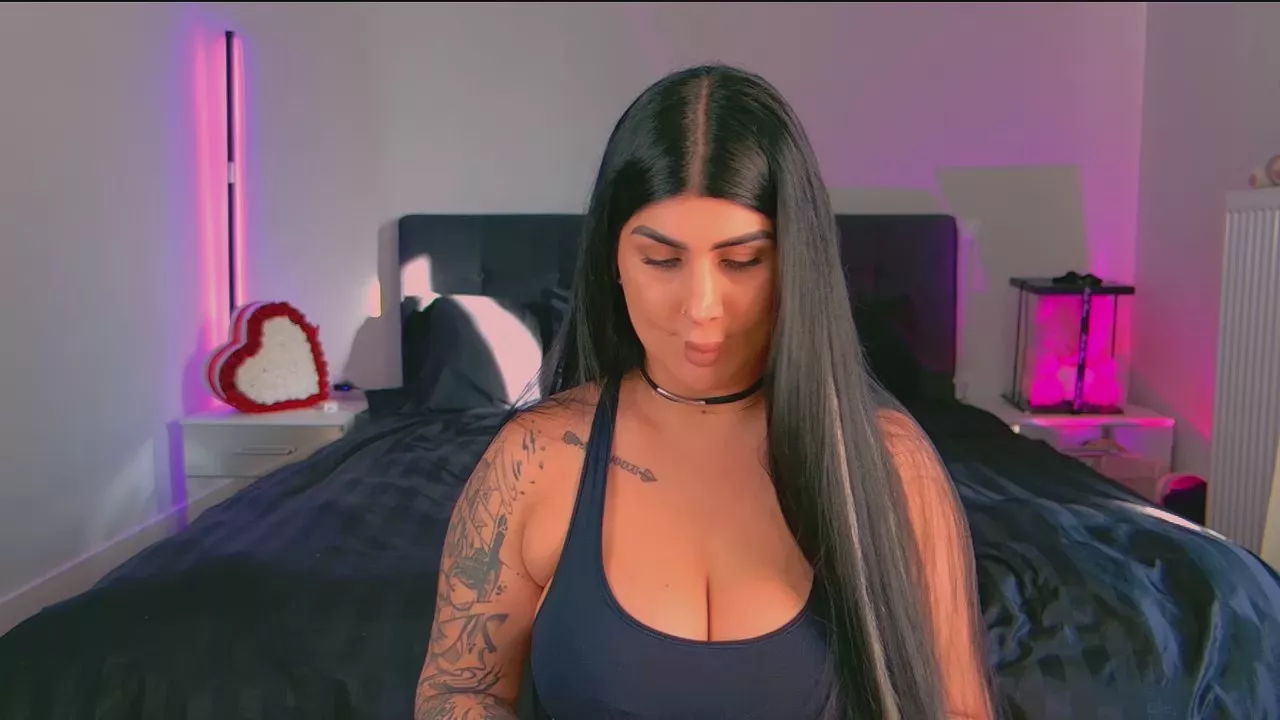 Offline NinaRosee on Cam4