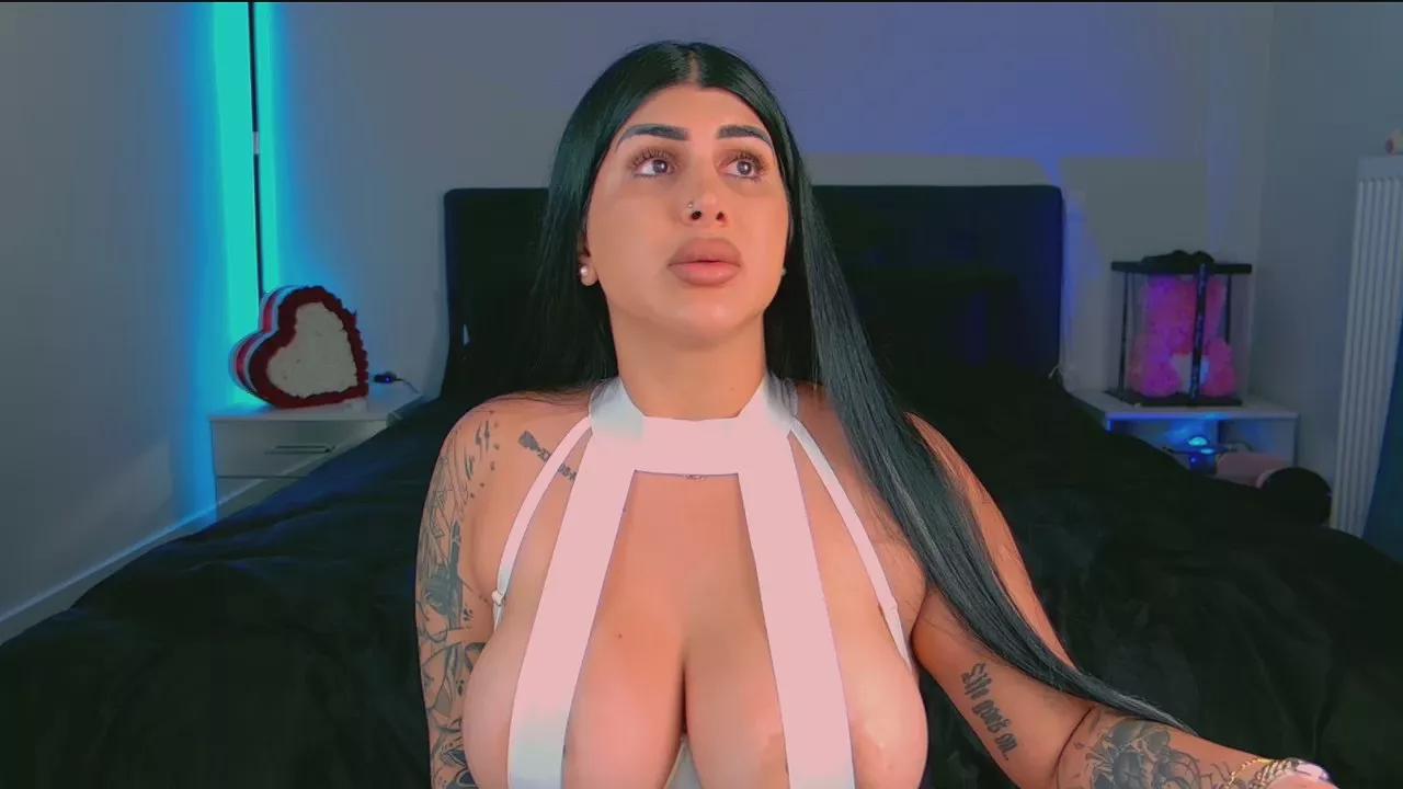 Offline NinaRosee on Cam4