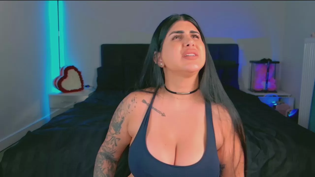 Offline NinaRosee on Cam4