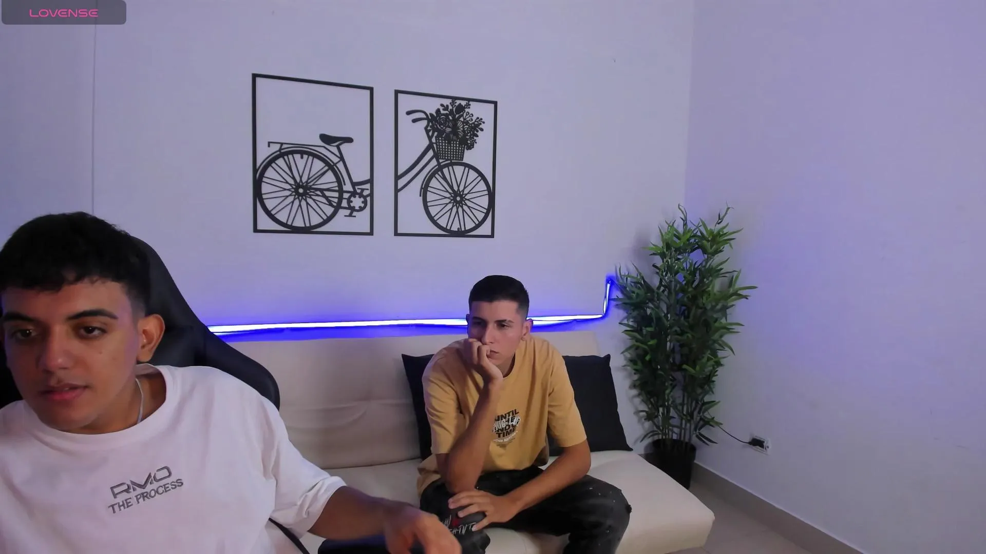 Freechat nobody_knows01 on Cam4