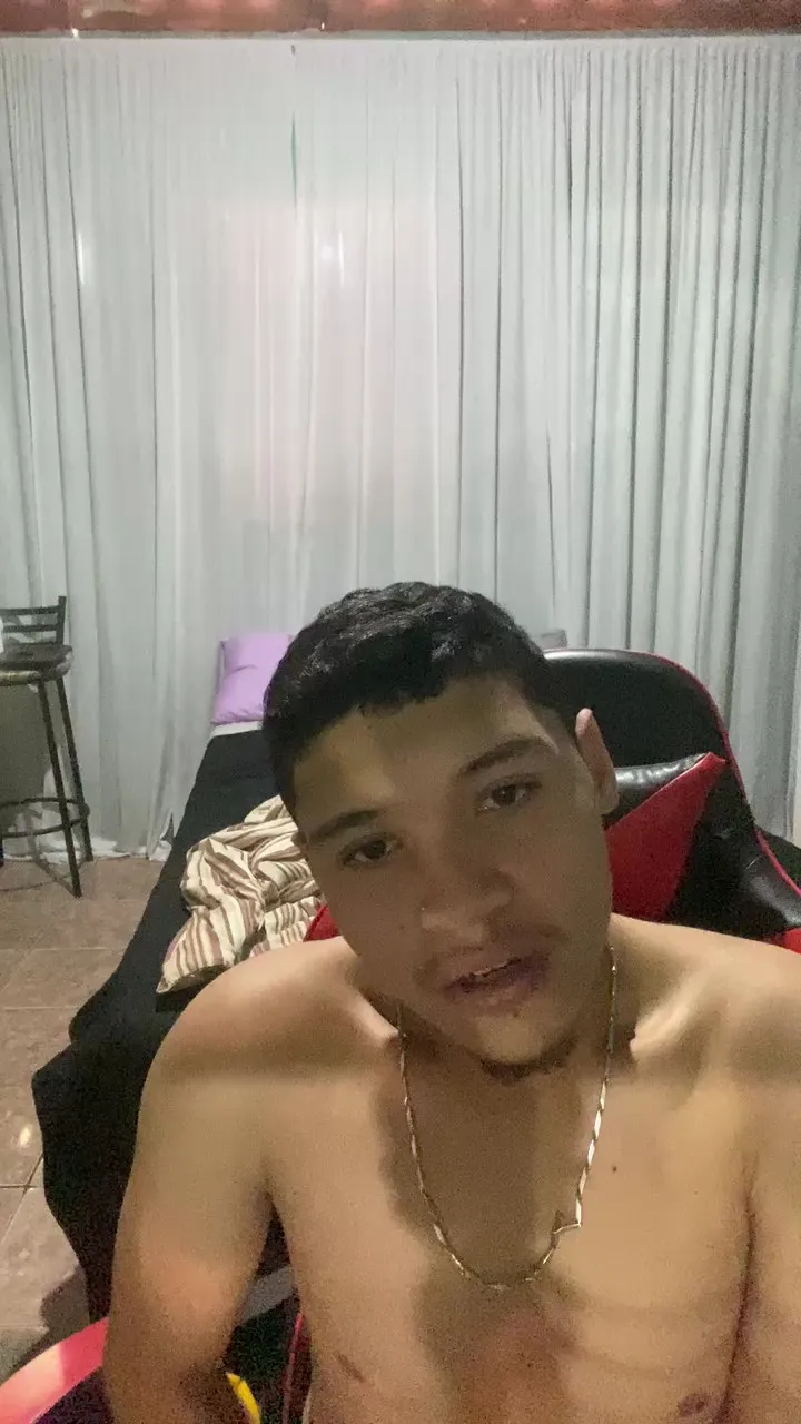 Freechat Novinnhho on Cam4