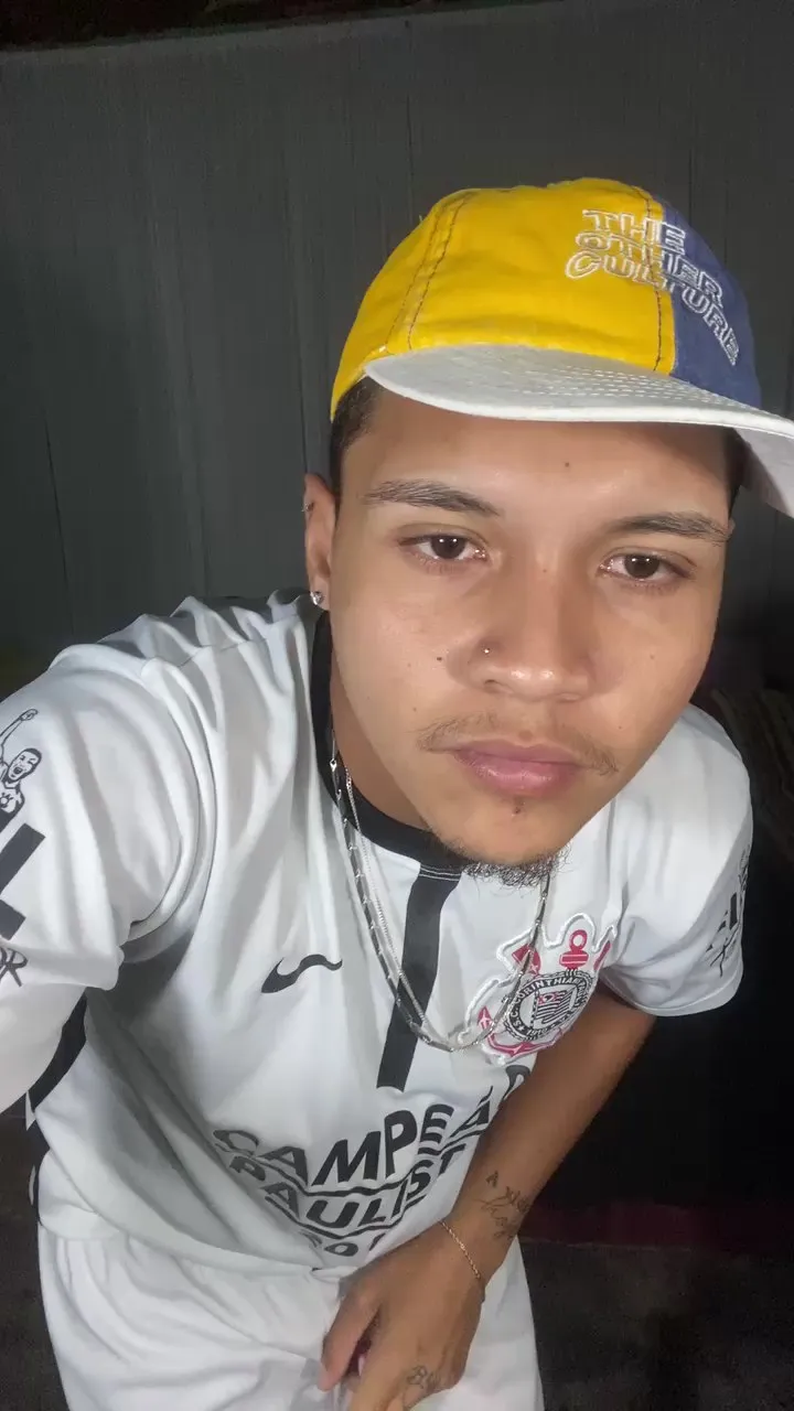 Freechat Novinnhho on Cam4