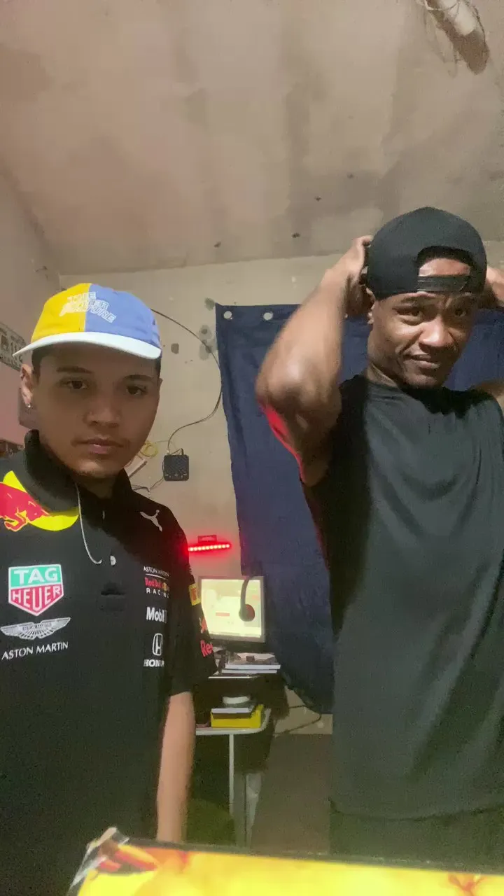 Freechat Novinnhho on Cam4