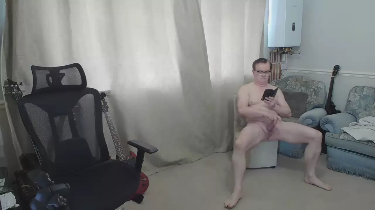 Offline Nudistmalemo on Cam4