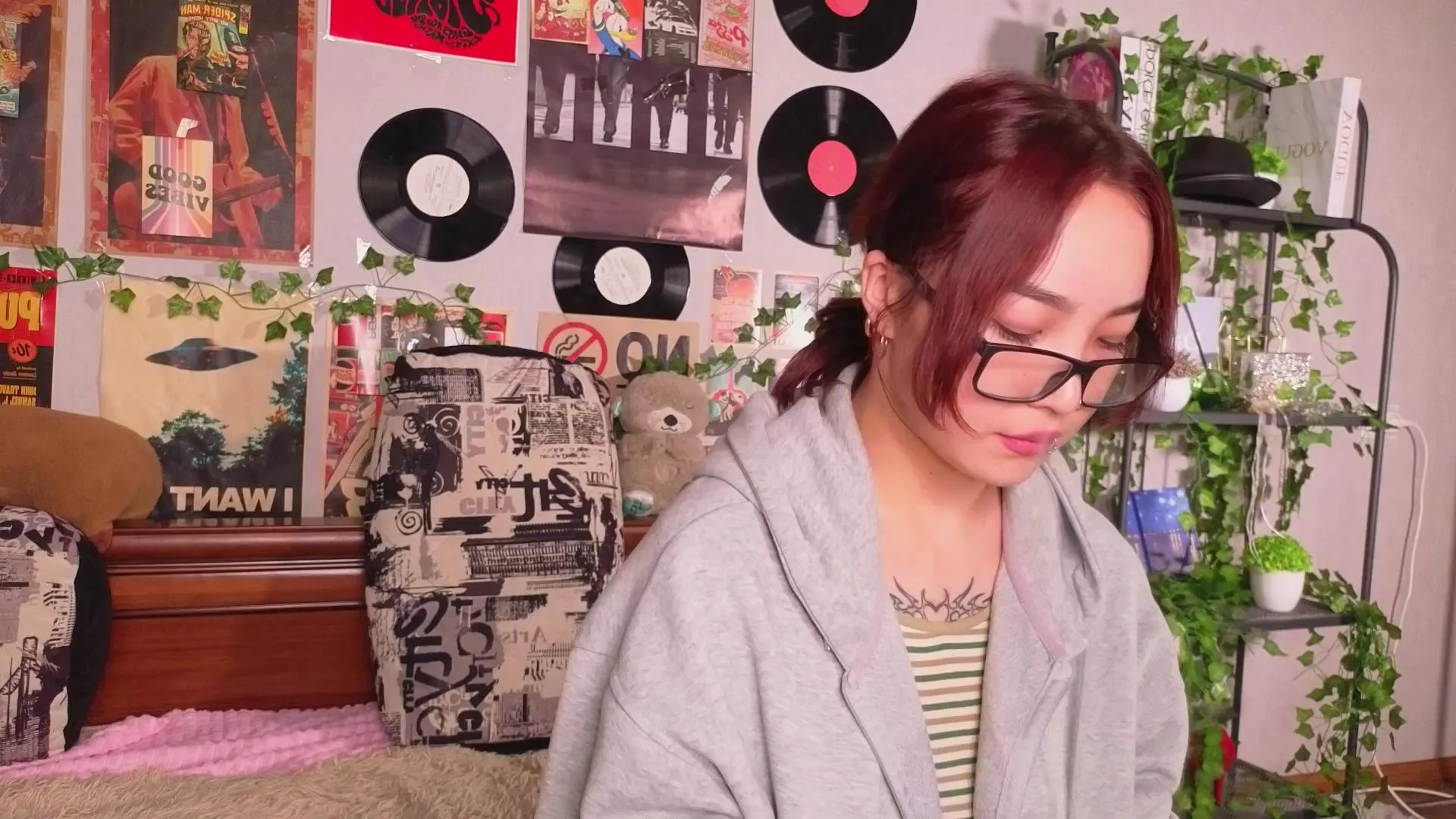 Offline OdeliaGills on Cam4