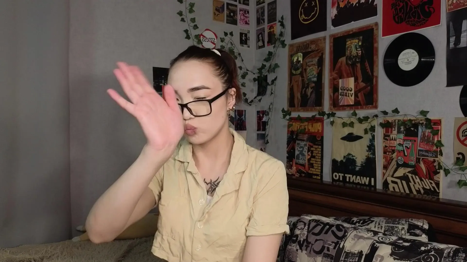 Offline OdeliaGills on Cam4