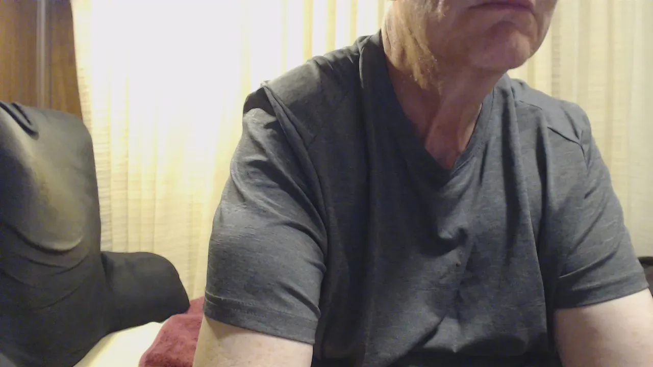 Offline Oldbutwild on Cam4