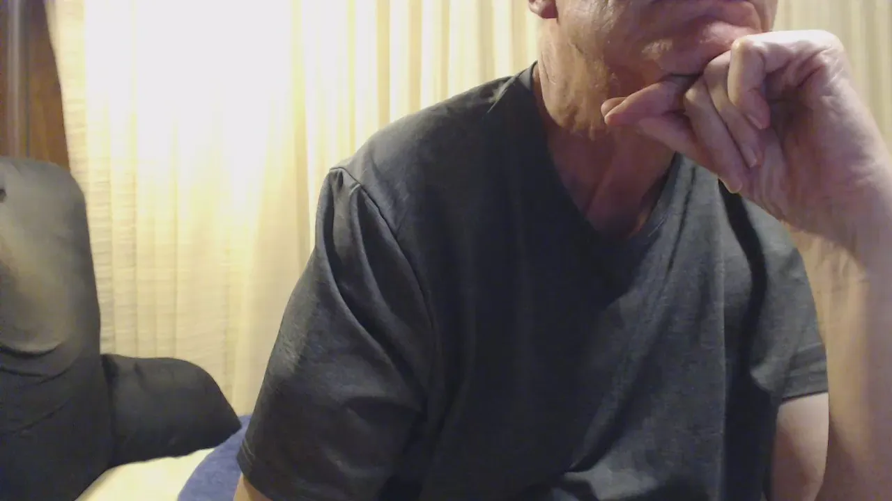 Offline Oldbutwild on Cam4