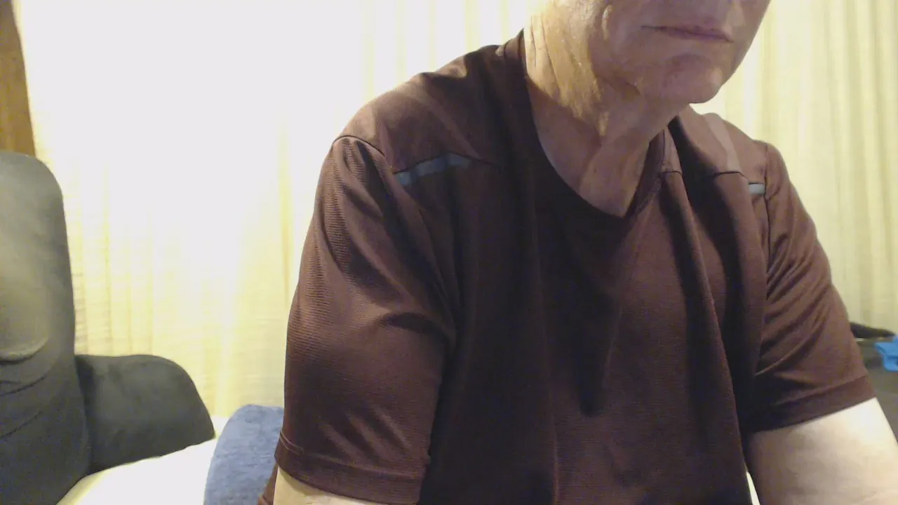 Offline Oldbutwild on Cam4