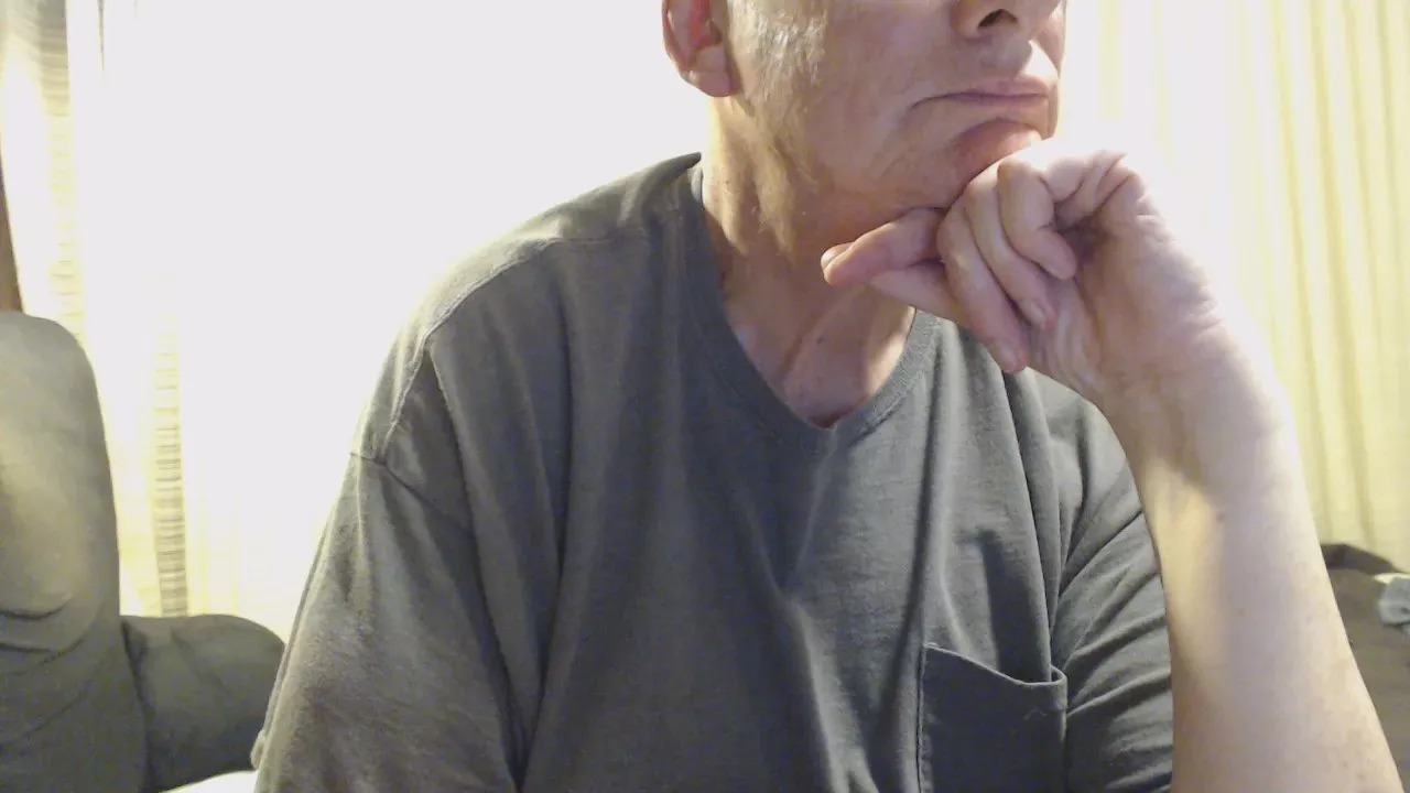 Offline Oldbutwild on Cam4