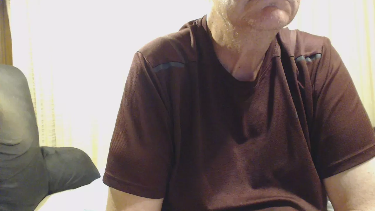 Offline Oldbutwild on Cam4