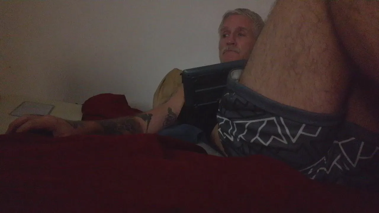 Offline overmydaddbody on Cam4