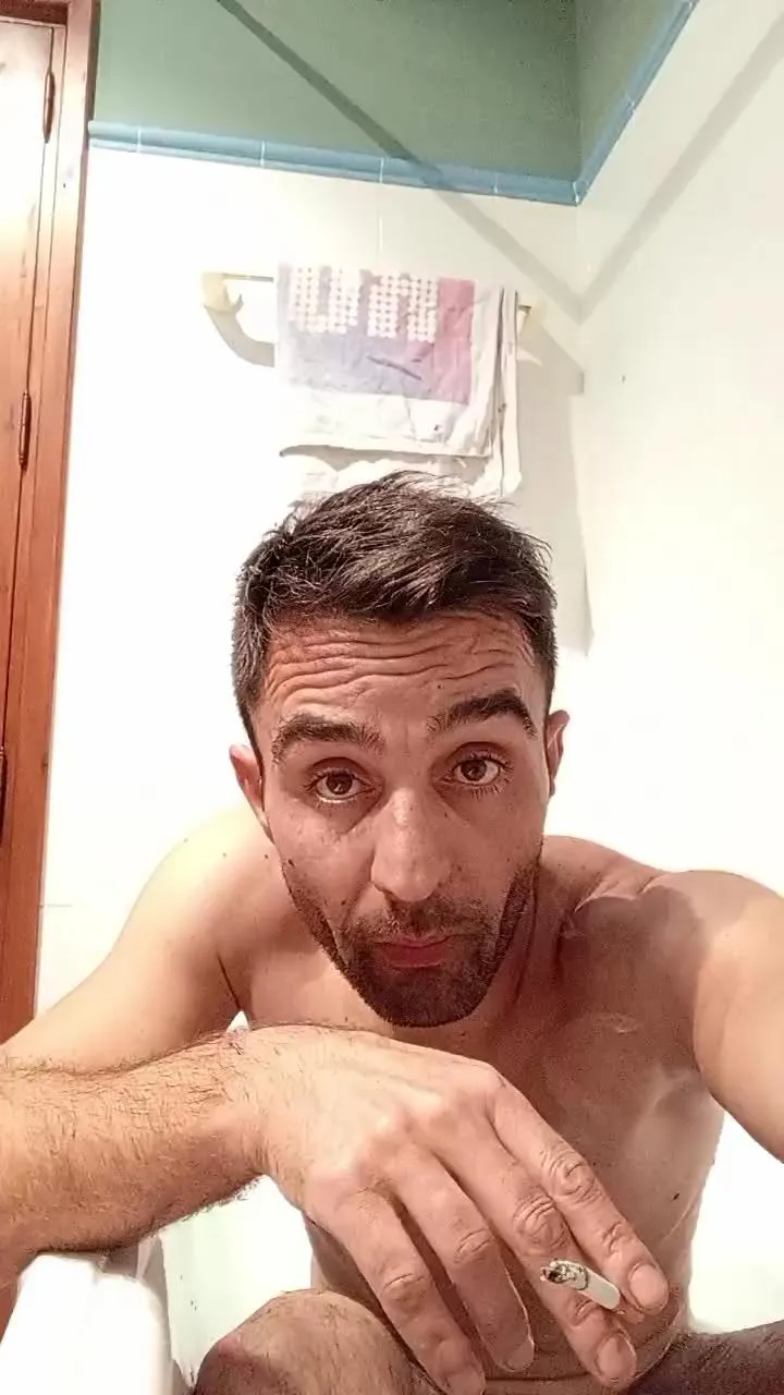 Offline Pareja8986 on Cam4