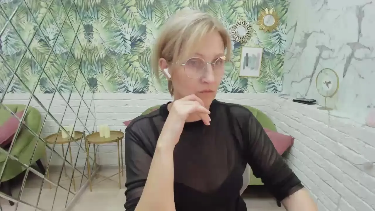 Freechat ParisCherry on Cam4