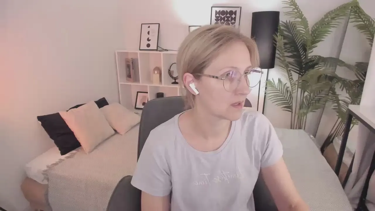 Freechat ParisCherry on Cam4