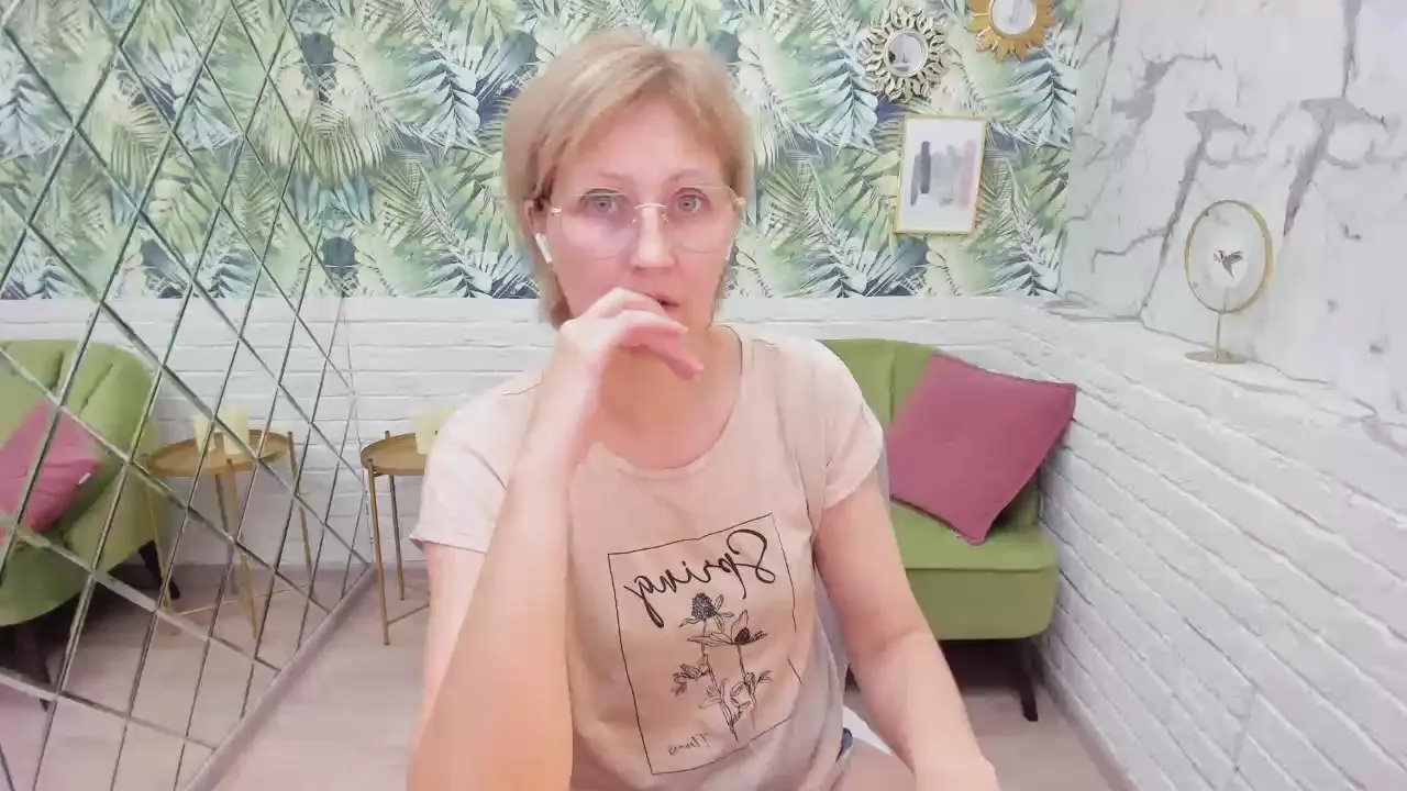 Freechat ParisCherry on Cam4