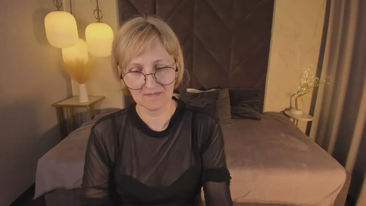 Freechat ParisCherry on Cam4