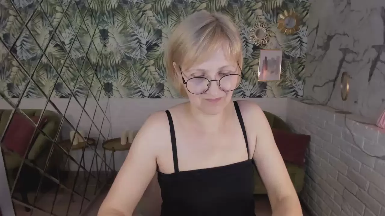 Freechat ParisCherry on Cam4