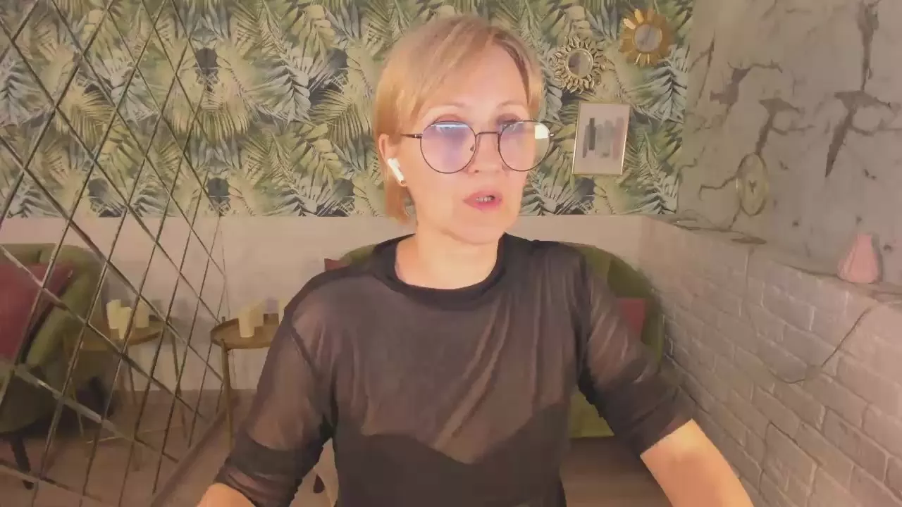 Freechat ParisCherry on Cam4