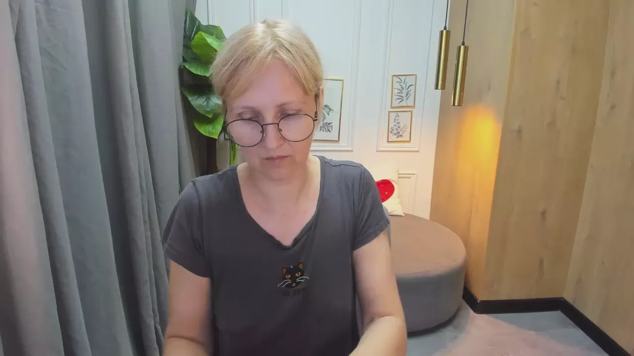 Freechat ParisCherry on Cam4