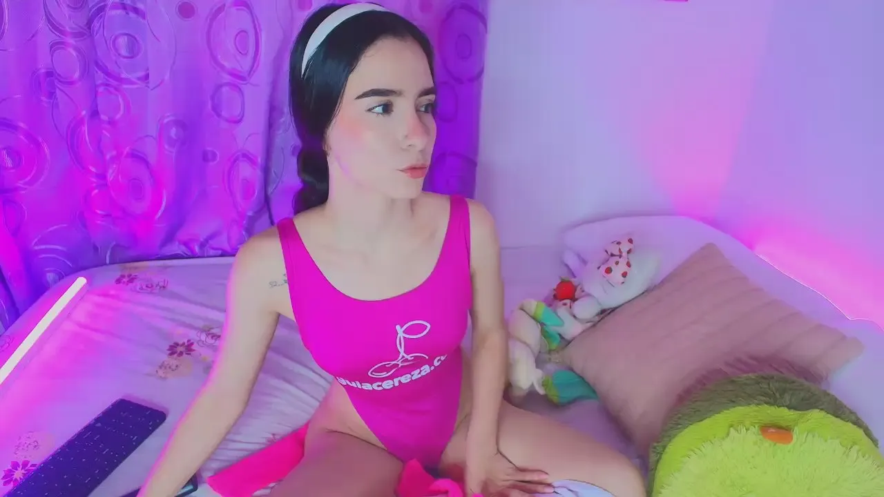 Offline PeachRose_ on Cam4