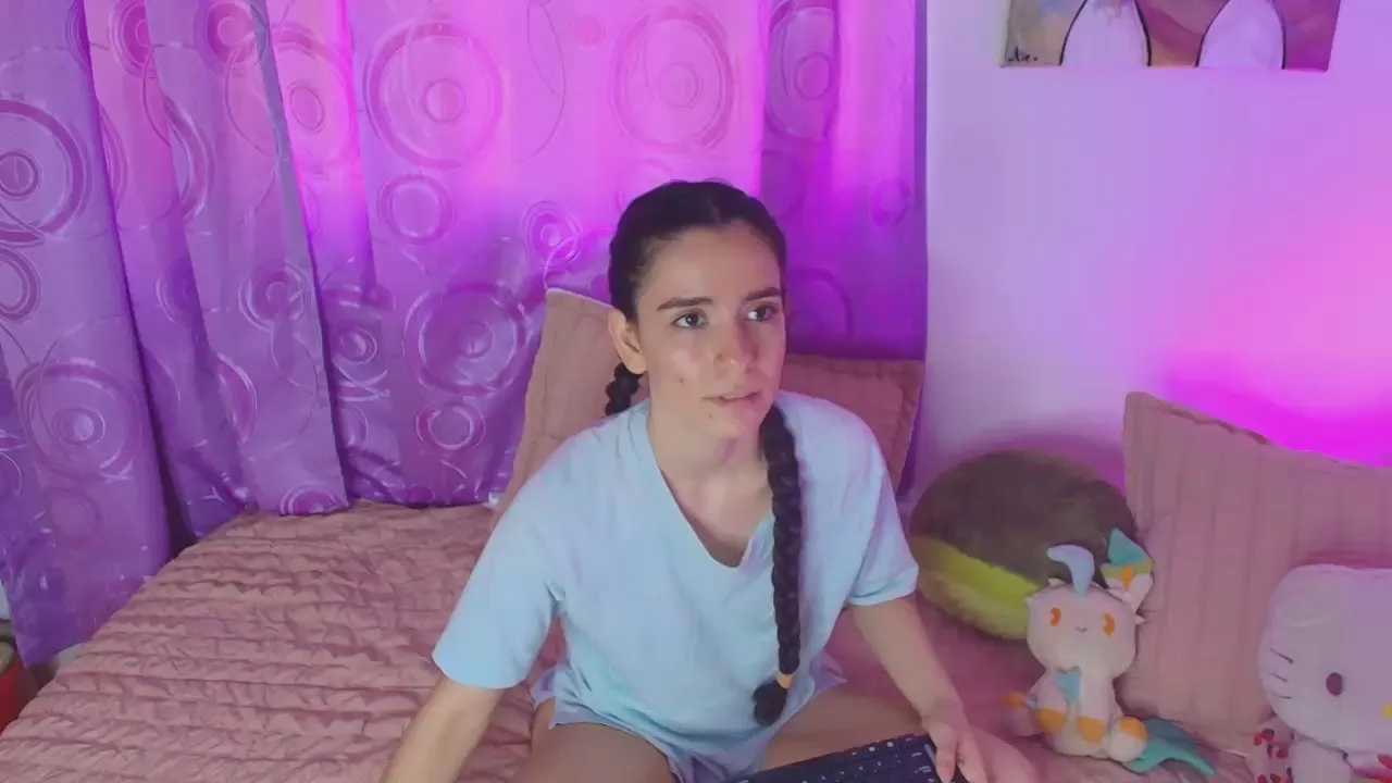 Offline PeachRose_ on Cam4