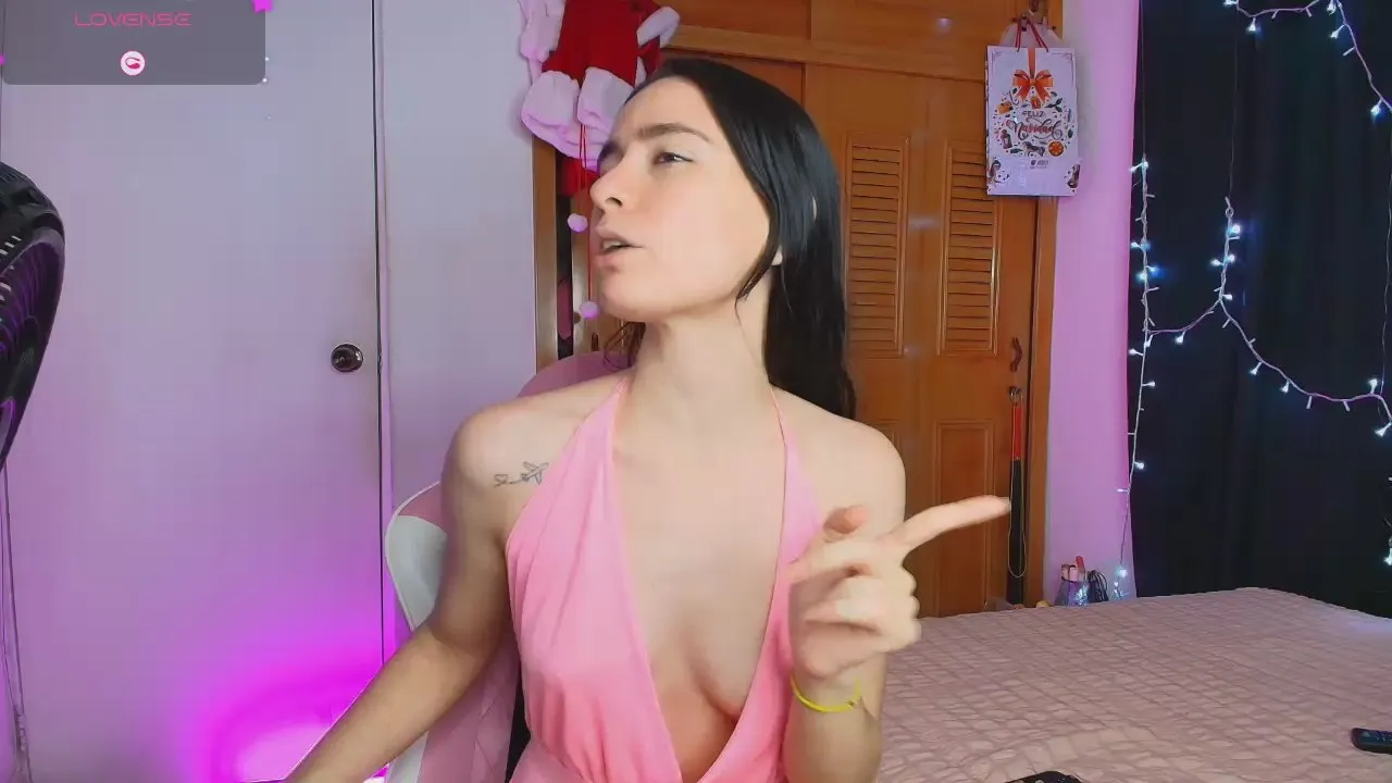 Offline PeachRose_ on Cam4