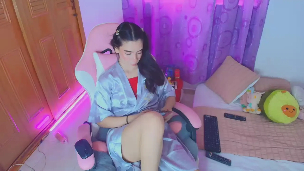 Offline PeachRose_ on Cam4