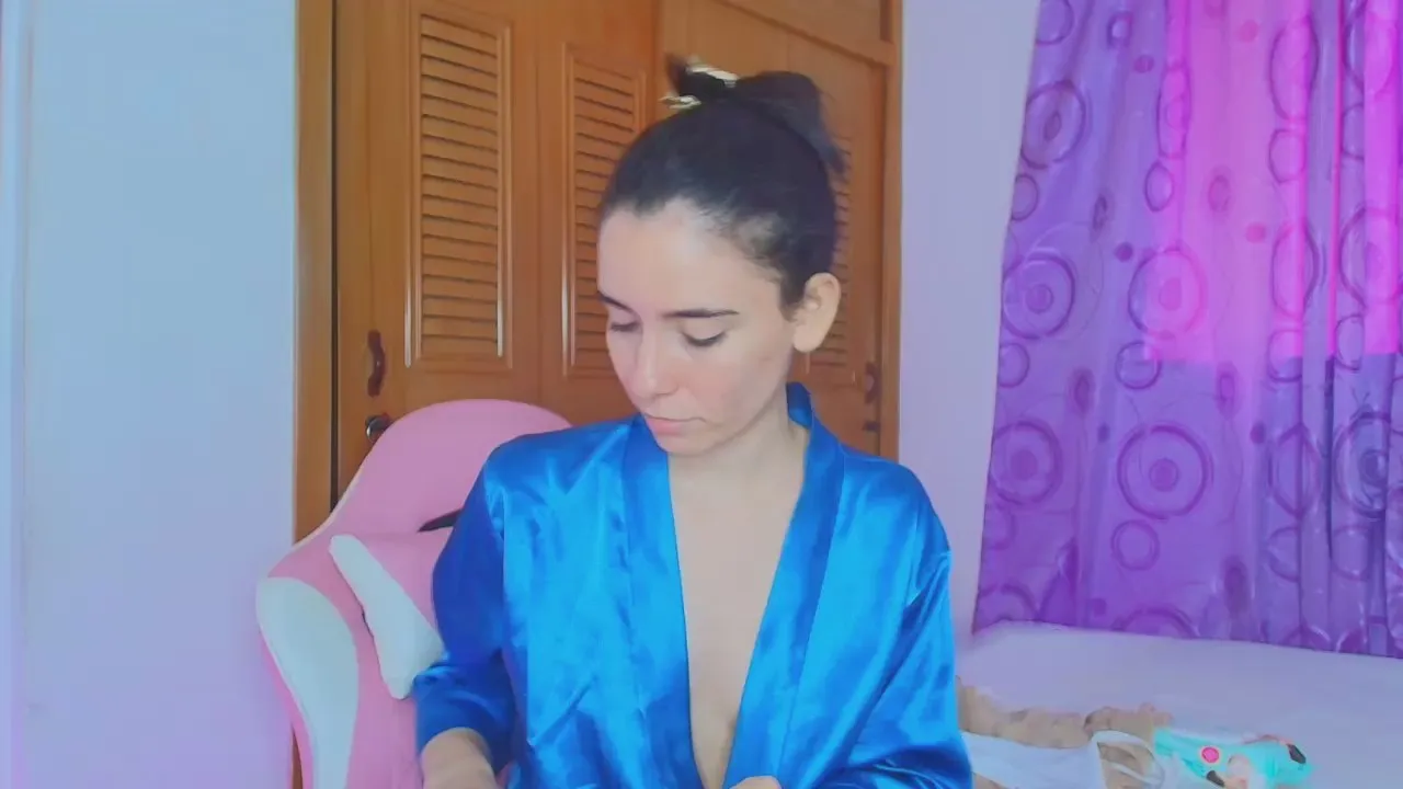 Offline PeachRose_ on Cam4