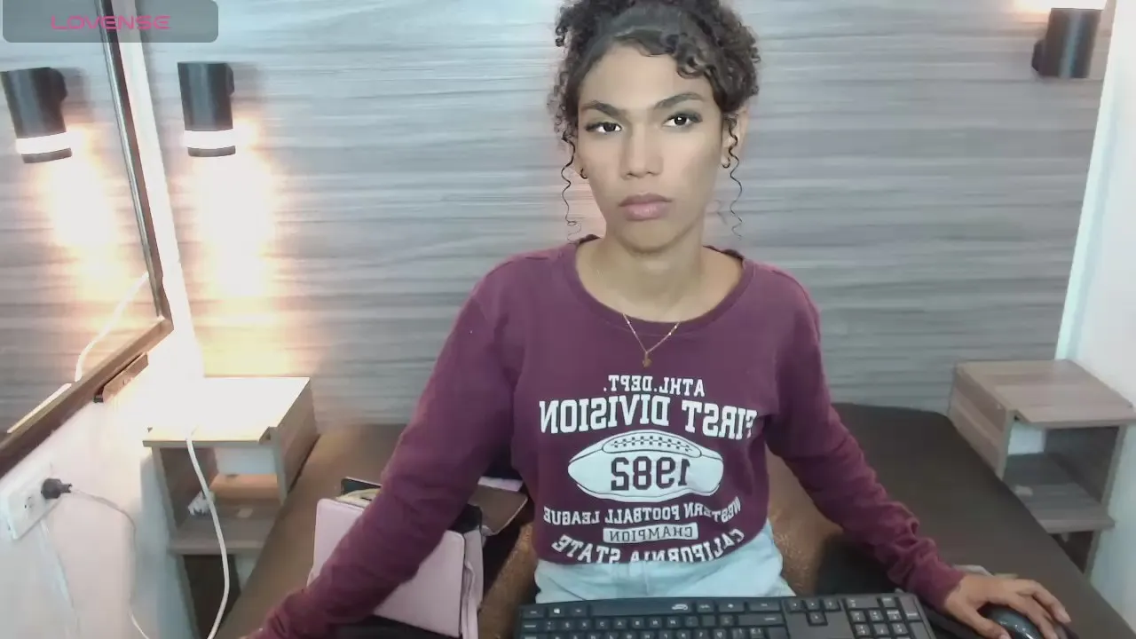 Offline Penelopee_Rouse on Cam4