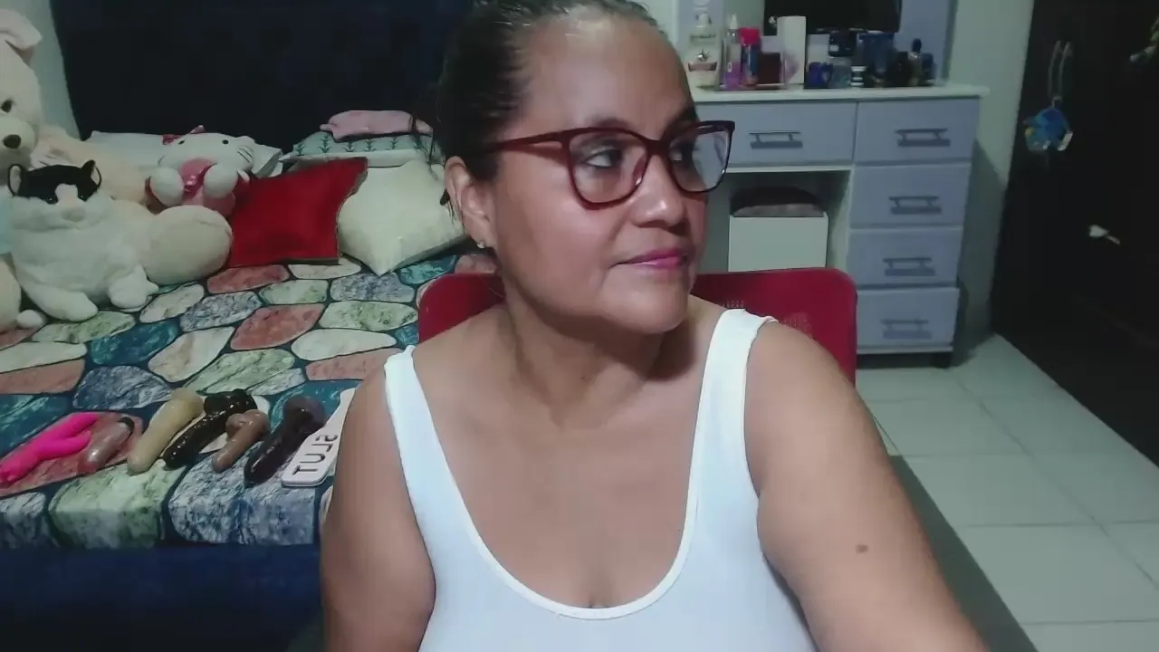 Offline pervert_hot4 on Cam4