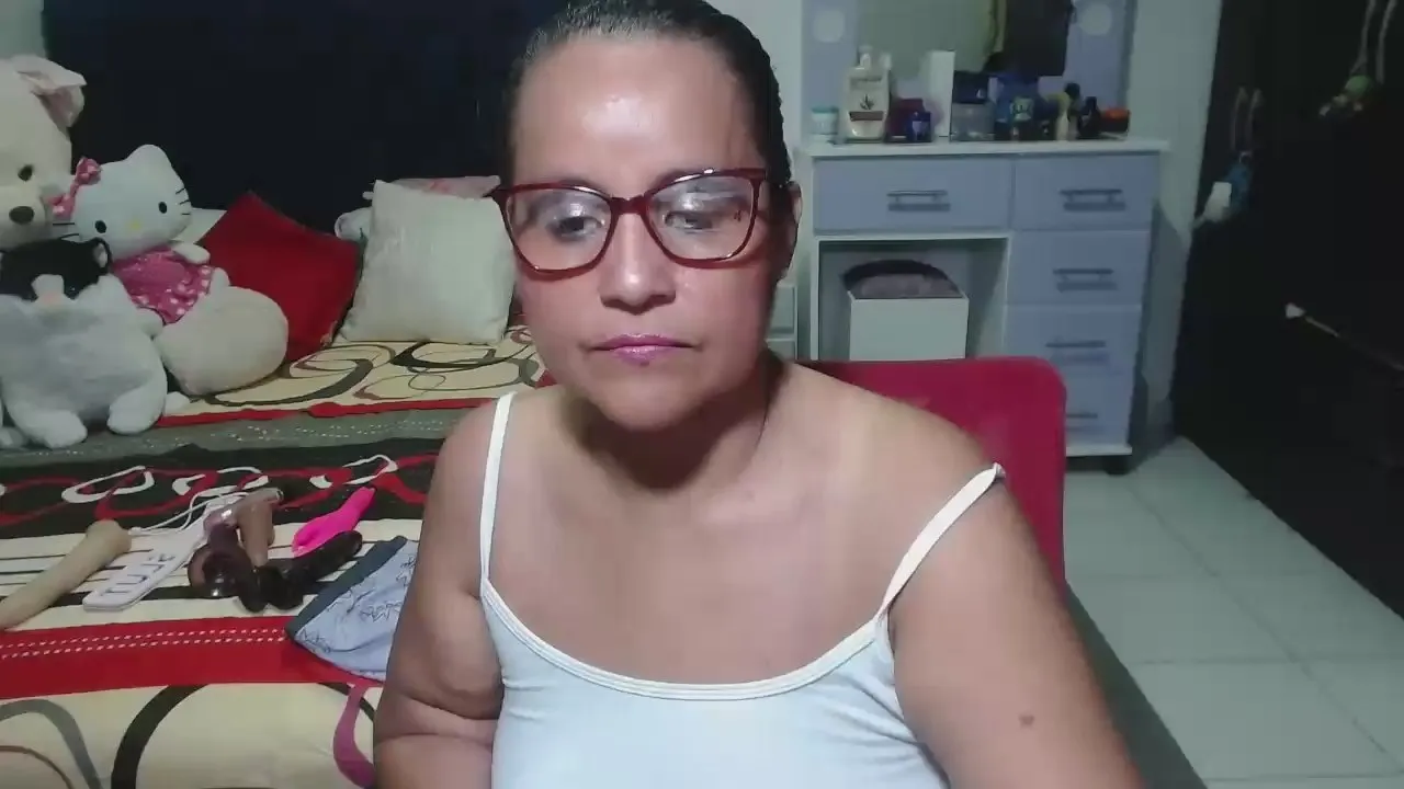 Offline pervert_hot4 on Cam4